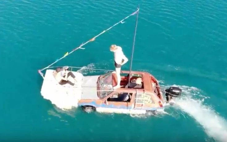 Η απίθανη μετατροπή ενός Renault 5 σε αμφίβιο όχημα